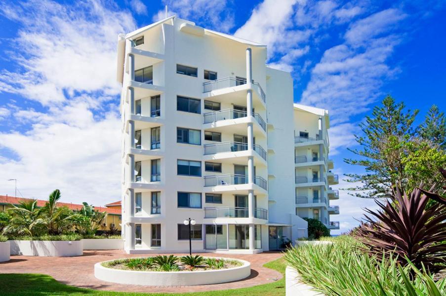 Oceanside Resort - Absolute Beachfront Apartments Голд-Кост Екстер'єр фото