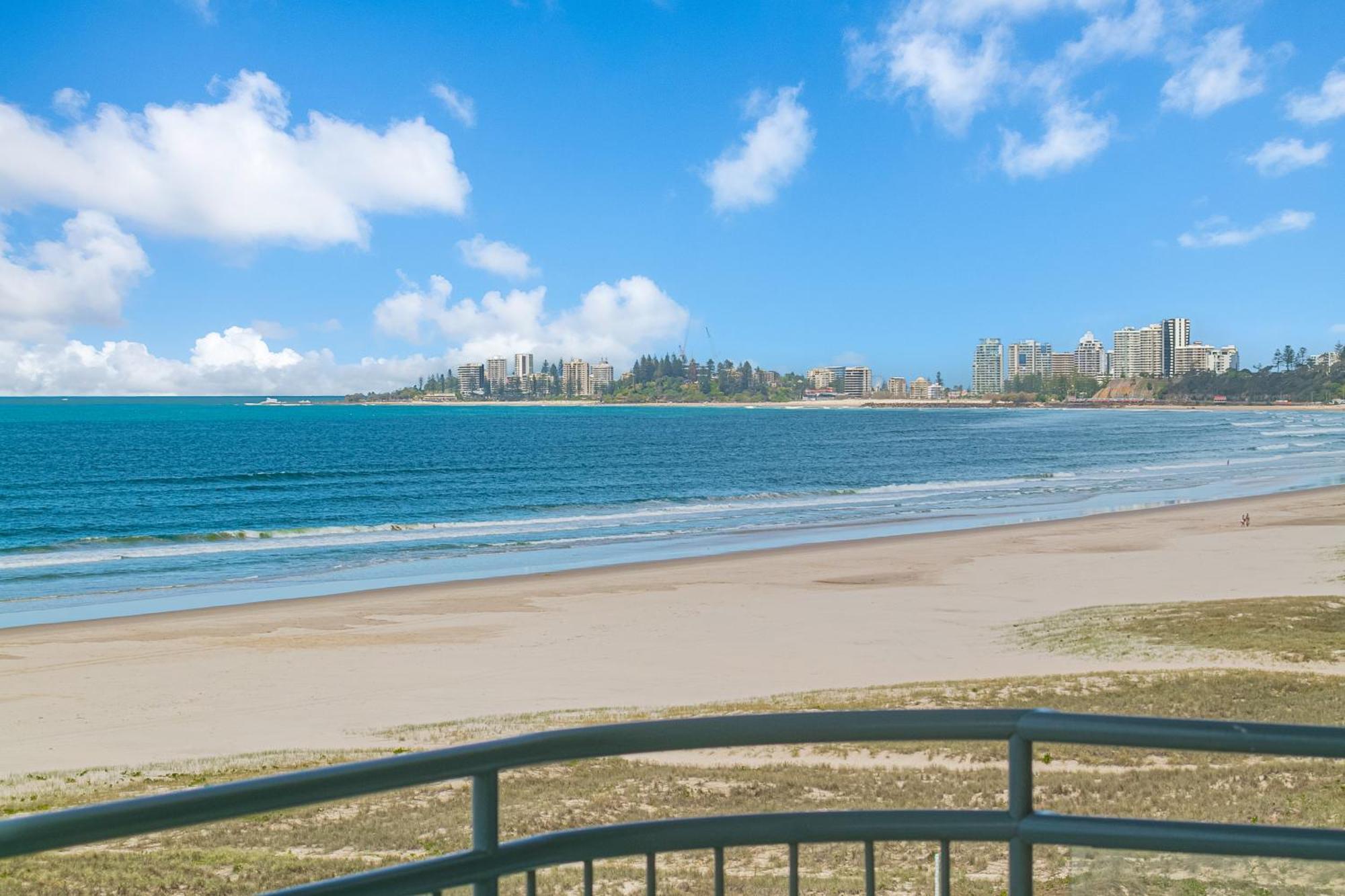 Oceanside Resort - Absolute Beachfront Apartments Голд-Кост Екстер'єр фото