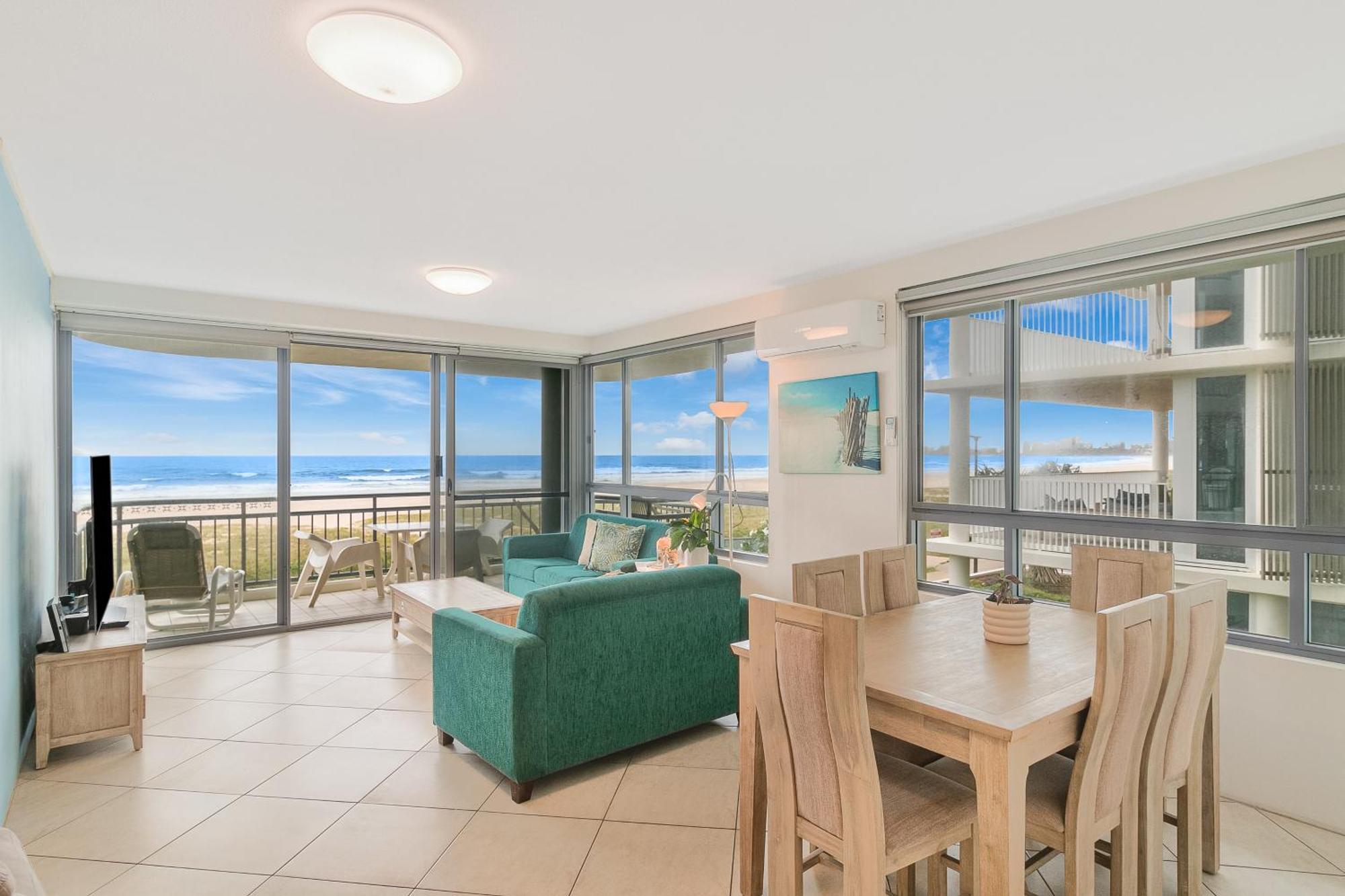 Oceanside Resort - Absolute Beachfront Apartments Голд-Кост Екстер'єр фото