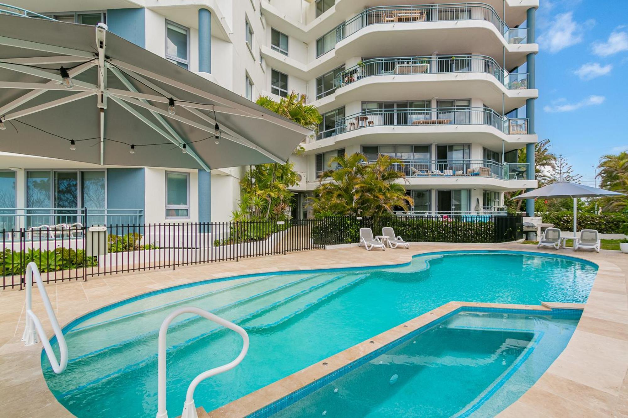 Oceanside Resort - Absolute Beachfront Apartments Голд-Кост Екстер'єр фото