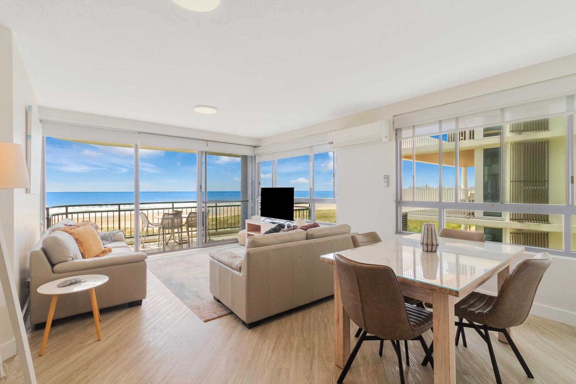 Oceanside Resort - Absolute Beachfront Apartments Голд-Кост Екстер'єр фото