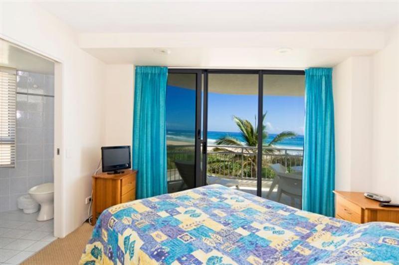 Oceanside Resort - Absolute Beachfront Apartments Голд-Кост Екстер'єр фото
