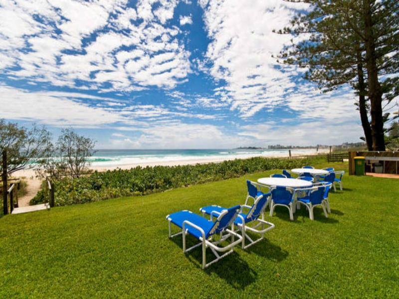 Oceanside Resort - Absolute Beachfront Apartments Голд-Кост Екстер'єр фото