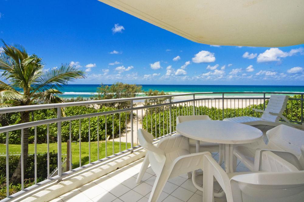 Oceanside Resort - Absolute Beachfront Apartments Голд-Кост Екстер'єр фото