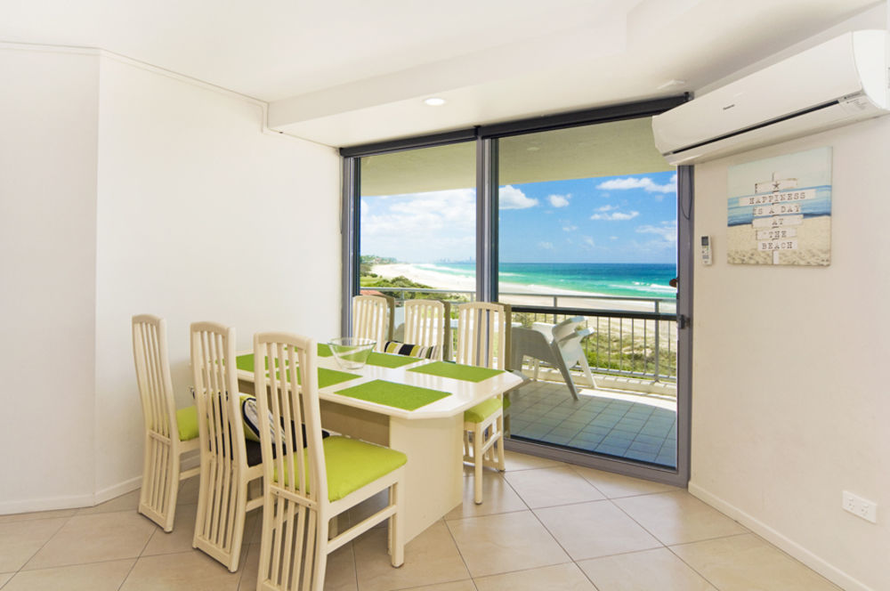 Oceanside Resort - Absolute Beachfront Apartments Голд-Кост Екстер'єр фото