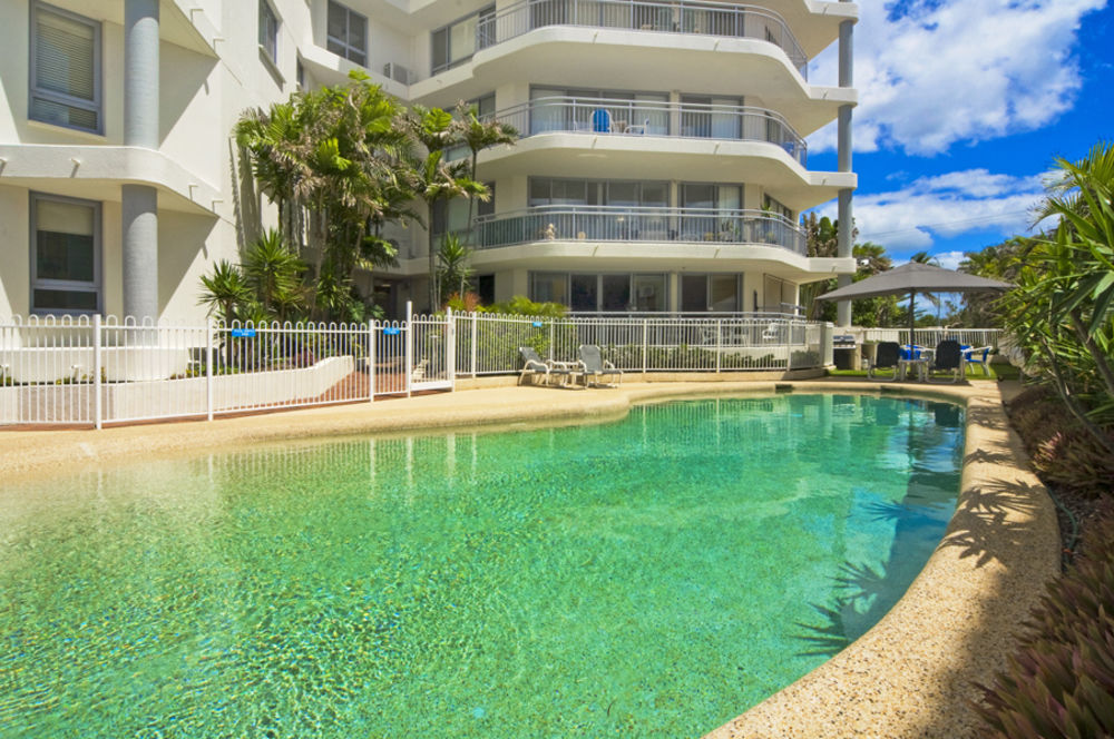 Oceanside Resort - Absolute Beachfront Apartments Голд-Кост Екстер'єр фото
