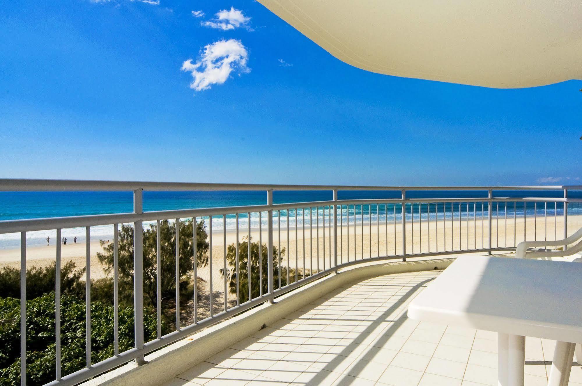 Oceanside Resort - Absolute Beachfront Apartments Голд-Кост Екстер'єр фото