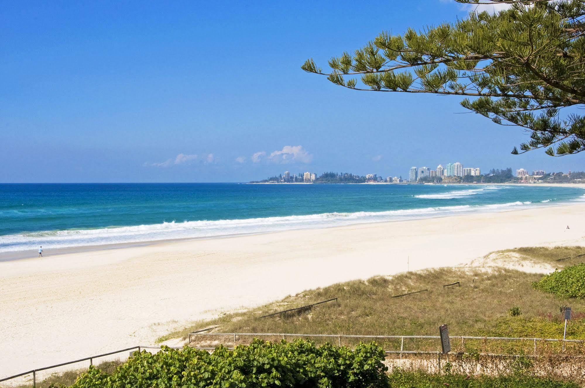 Oceanside Resort - Absolute Beachfront Apartments Голд-Кост Екстер'єр фото